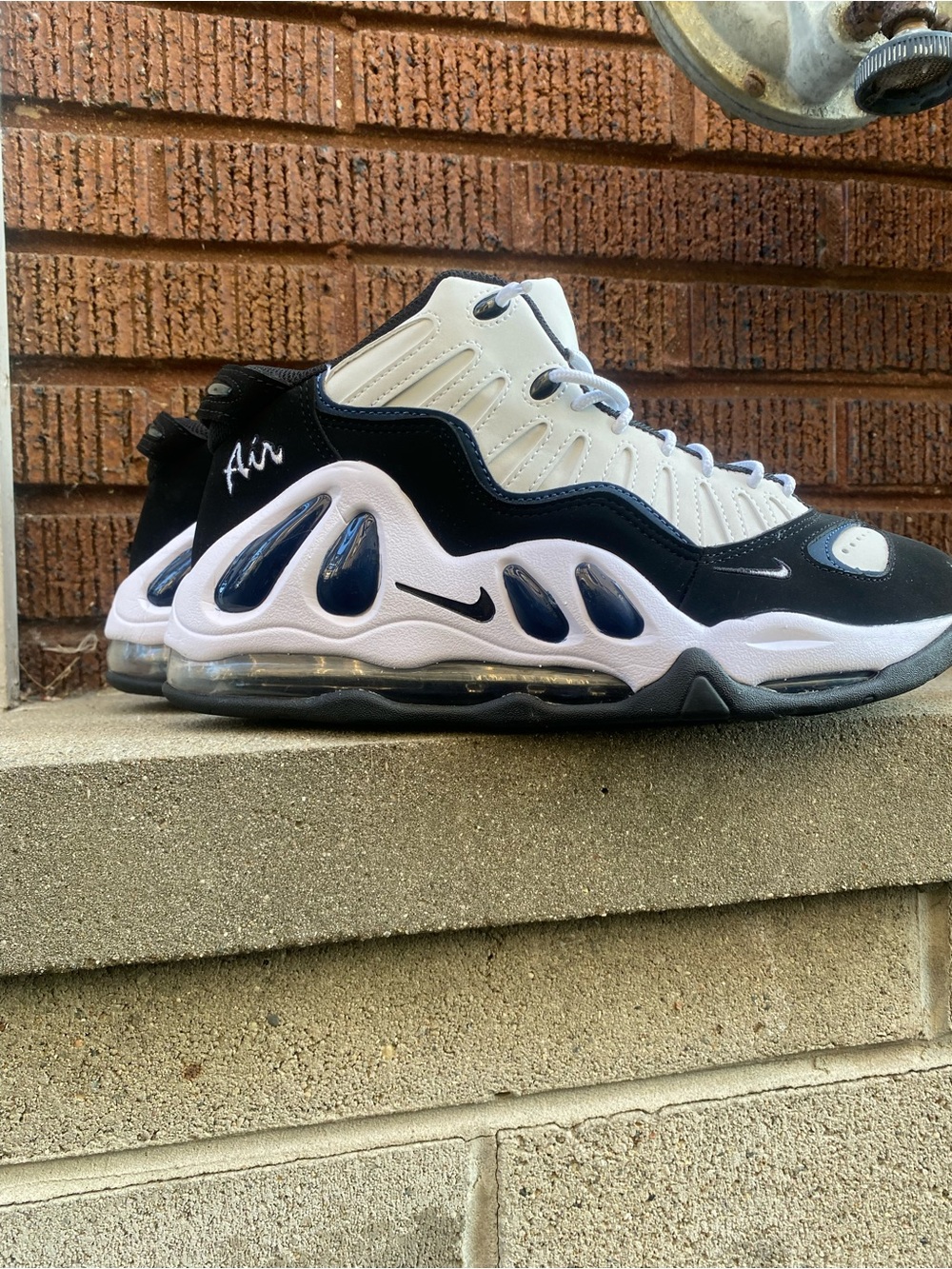 Men's Black and White Athletic Sneakers Nike Pippen 97